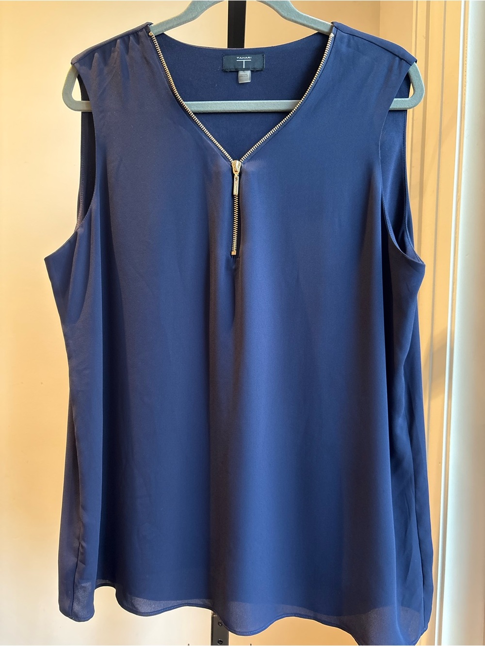 Tahari Navy Sleeveless Blouse Top Gold Zip Neck Lined Shirt Office Working Girl